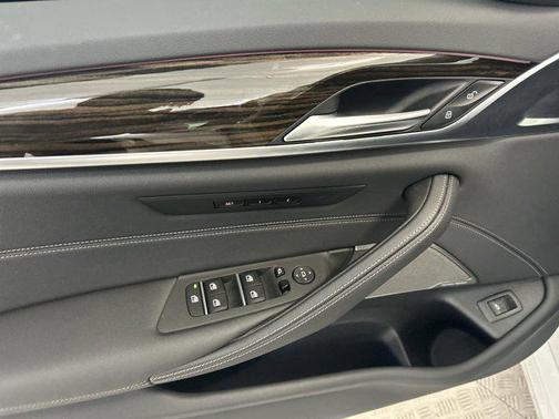 2022 BMW 530 i