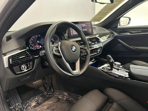 2022 BMW 530 i