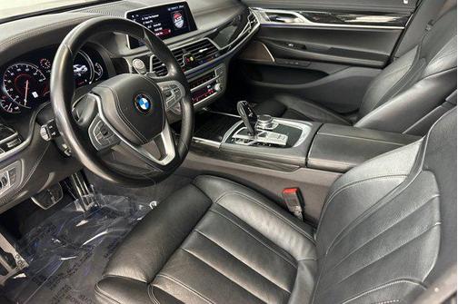 2019 BMW 740 740i