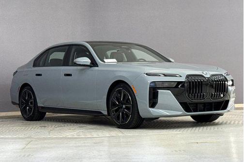 Brooklyn Grey Metallic 2026 BMW 740 740i