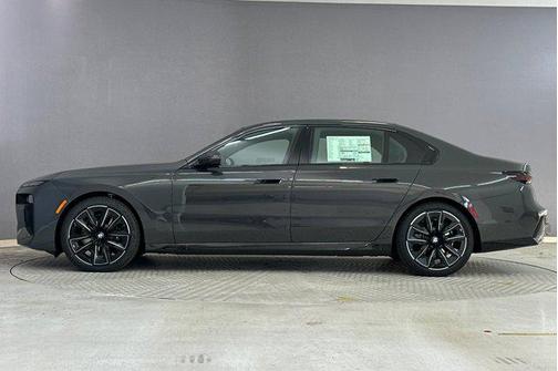 2026 BMW 740 740i