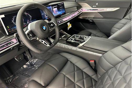2026 BMW 740 740i