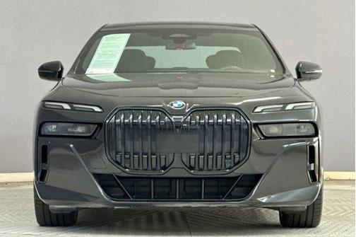 Black Sapphire Metallic 2024 BMW 740 740i