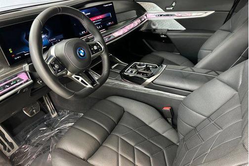 Black Sapphire Metallic 2024 BMW i7 M70