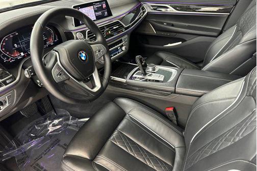 2022 BMW 740 i