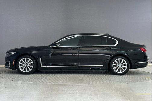 2022 BMW 740 i