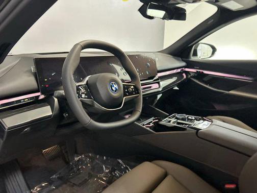 2025 BMW i5 eDrive40