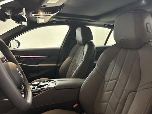 2025 BMW i5 eDrive40