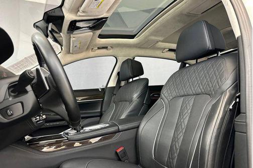 2022 BMW M760 xDrive