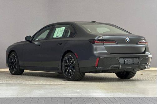 2026 BMW 740 740i
