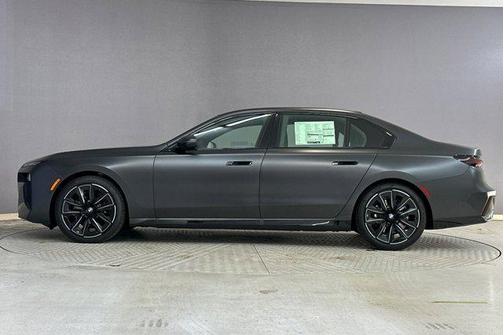 2026 BMW 740 740i