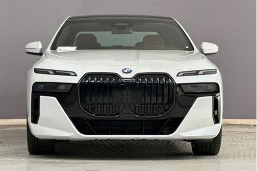 2026 BMW 740 740i