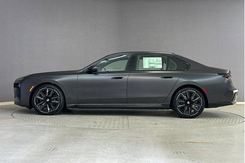 2026 BMW 740 740i