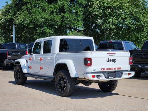 Bright White Clearcoat 2023 Jeep Gladiator Overland