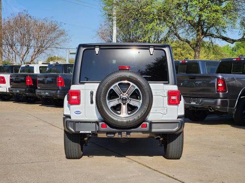 Bright White Clearcoat 2023 Jeep Wrangler 4-Door Sahara 4x4