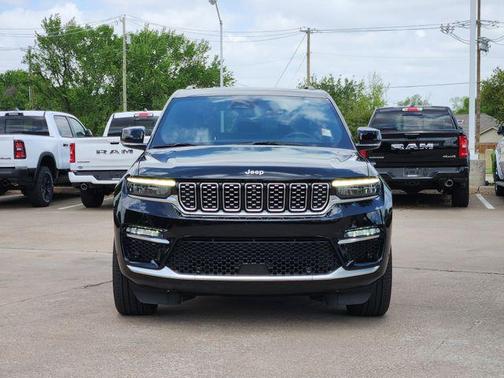 Diamond Black Crystal Pearlcoat 2025 Jeep Grand Cherokee Summit