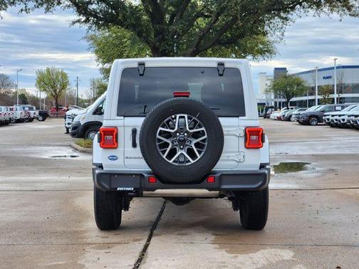 2026 Jeep Wrangler 4-Door Sahara 4x4