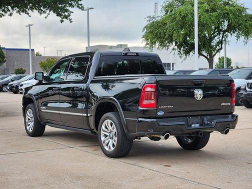 Diamond Black Crystal Pearlcoat 2023 RAM 1500 Limited
