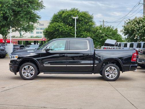 Diamond Black Crystal Pearlcoat 2023 RAM 1500 Limited