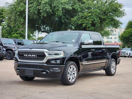 Diamond Black Crystal Pearlcoat 2023 RAM 1500 Limited
