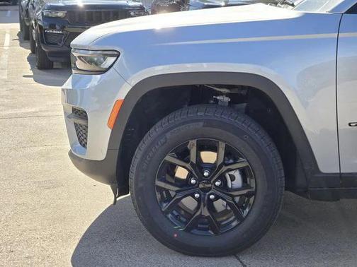 Silver Zynith 2025 Jeep Grand Cherokee Altitude