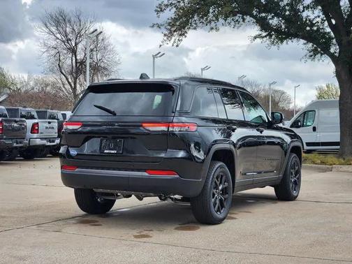 2026 Jeep Grand Cherokee Altitude