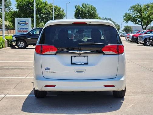 2023 Chrysler Voyager LX