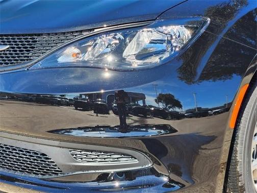 2026 Chrysler Voyager LX