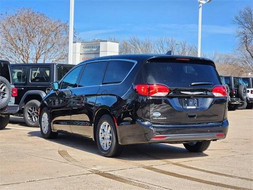 2026 Chrysler Voyager LX