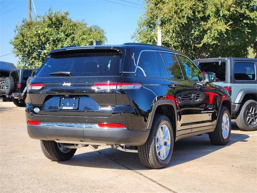 2025 Jeep Grand Cherokee Laredo