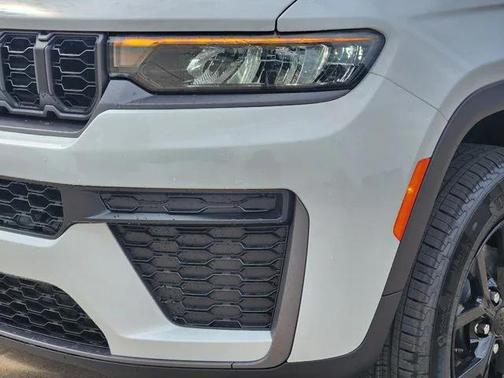 2026 Jeep Grand Cherokee Altitude