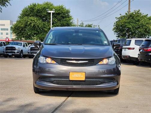 2022 Chrysler Voyager LX
