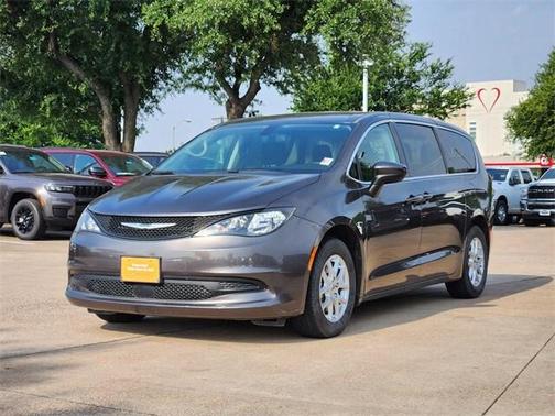 2022 Chrysler Voyager LX