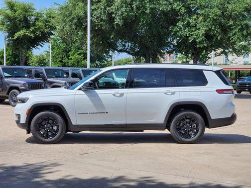 Bright White Clearcoat 2025 Jeep Grand Cherokee L Altitude