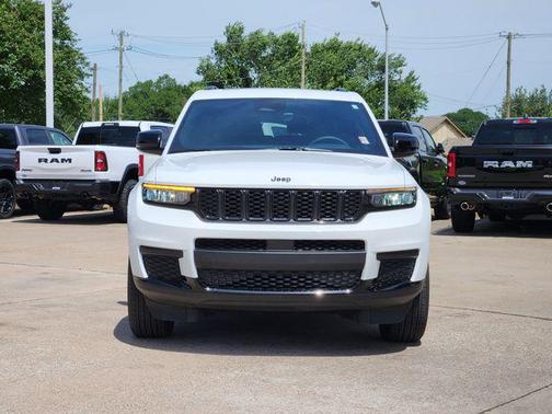 Bright White Clearcoat 2025 Jeep Grand Cherokee L Altitude