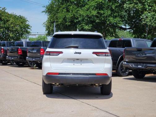 Bright White Clearcoat 2025 Jeep Grand Cherokee L Altitude