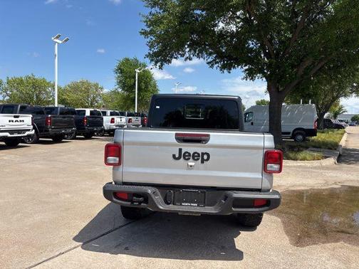Silver Zynith Clearcoat 2023 Jeep Gladiator Sport