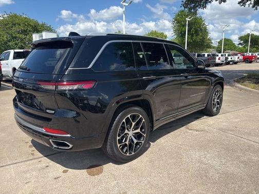 Diamond Black Crystal Pearlcoat 2022 Jeep Grand Cherokee 4xe Summit Reserve