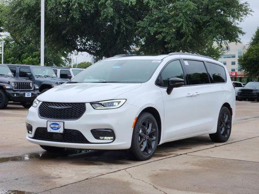 Bright White Clearcoat 2026 Chrysler Pacifica Limited