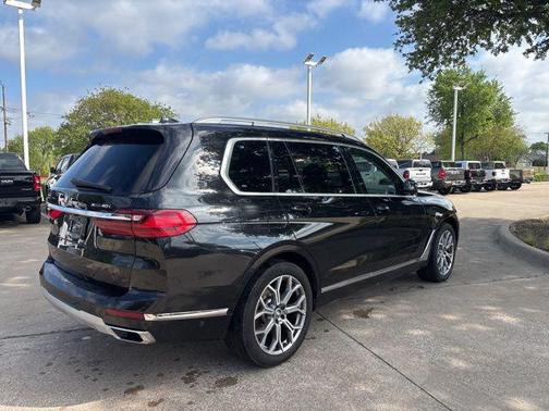 Black Sapphire Metallic 2021 BMW X7 xDrive40i
