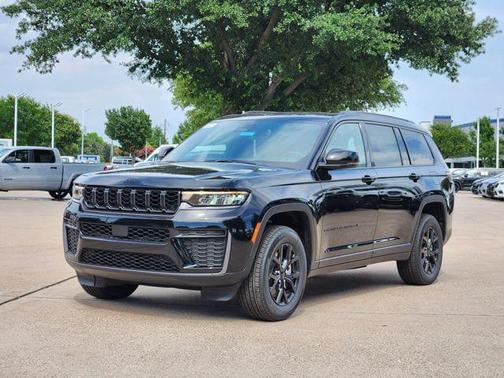 Diamond Black Crystal Pearlcoat 2026 Jeep Grand Cherokee L Altitude