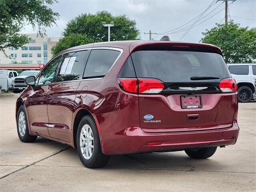 2023 Chrysler Voyager LX