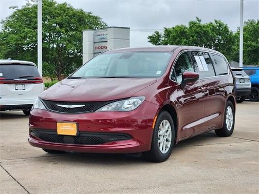 2023 Chrysler Voyager LX