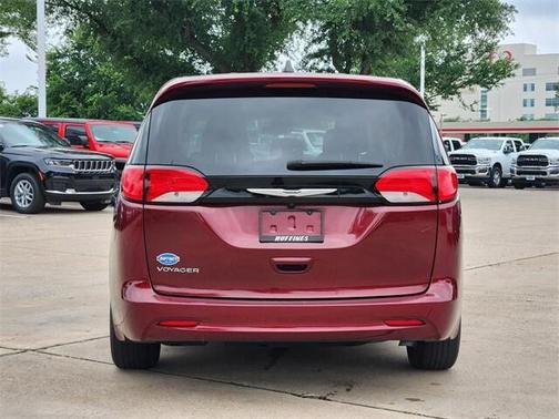2023 Chrysler Voyager LX
