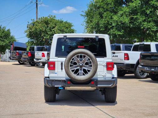 Bright White Clearcoat 2023 Jeep Wrangler 4xe Sahara