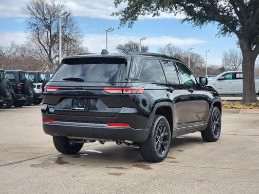 2026 Jeep Grand Cherokee Altitude