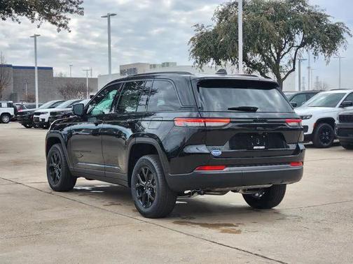 2026 Jeep Grand Cherokee Altitude