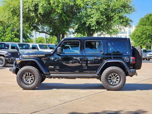 Black Clearcoat 2024 Jeep Wrangler Rubicon 392