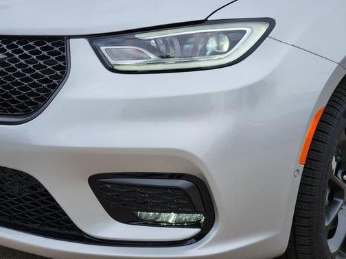 Silver Mist Clearcoat 2026 Chrysler Pacifica Limited