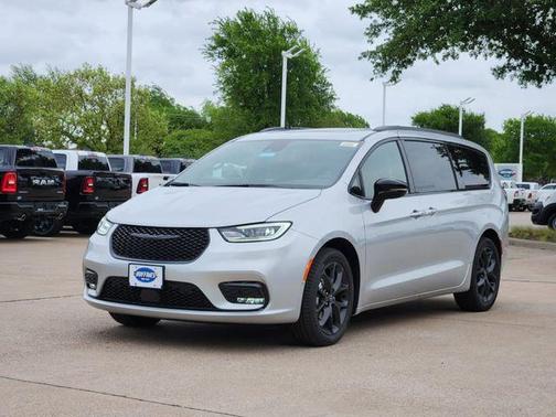 Silver Mist Clearcoat 2026 Chrysler Pacifica Limited